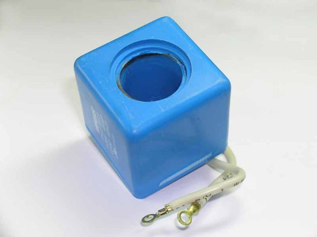 Picture of COIL/VICKERS VALVE/110 VOLTS  6.3" WIRE LEADS - 02-101731